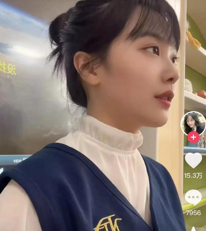 Hình ảnh của cô giáo mầm non từng gây bão mạng.