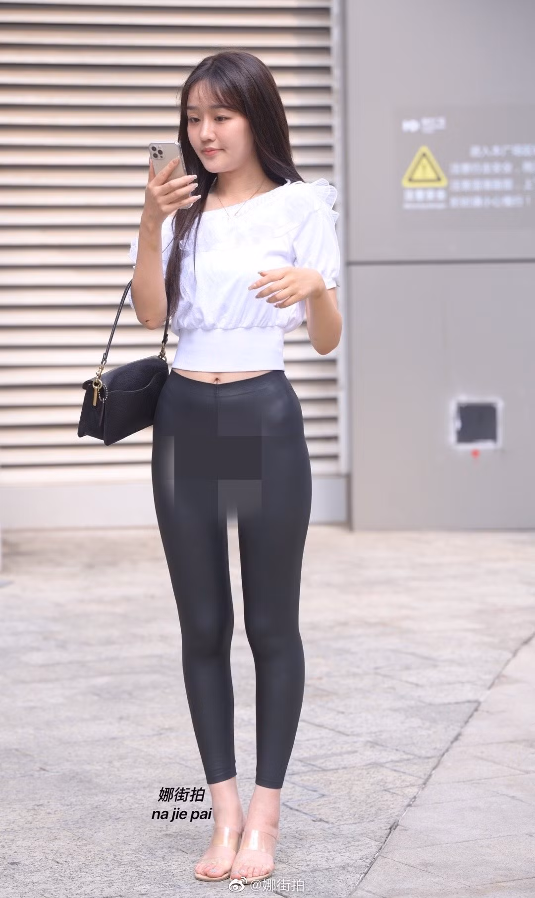 Loại quần này dường như chỉ dành cho những cô nàng có đôi chân dài, thẳng cùng vòng ba nảy nở.