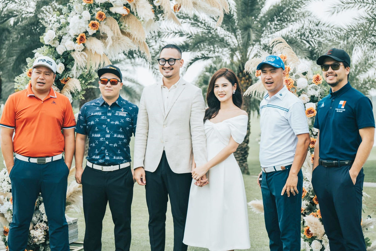 Kể từ khi công khai hình ảnh bên bạn trai hồi tháng 4, MC Vũ Thu Hoài thường xuyên chia sẻ ảnh chụp cùng người yêu trên trang cá nhân.