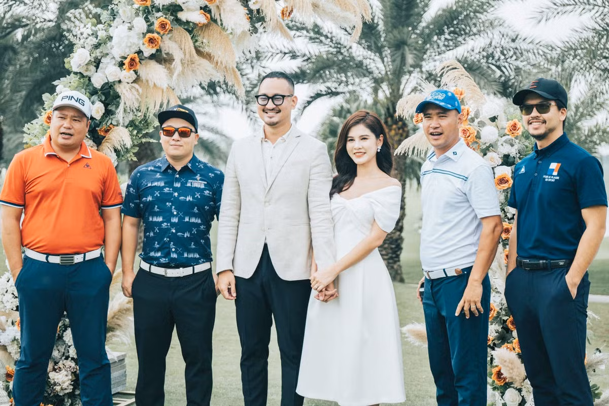 Kể từ khi công khai hình ảnh bên bạn trai hồi tháng 4, MC Vũ Thu Hoài thường xuyên chia sẻ ảnh chụp cùng người yêu trên trang cá nhân.