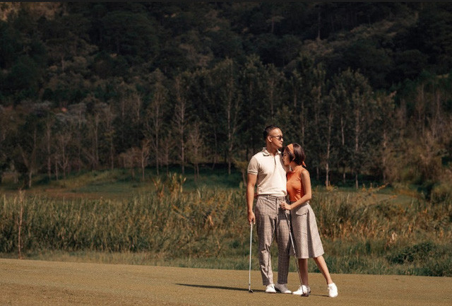 Đúng chuẩn mây tầng nào gặp mây tầng đó, chuyện tình của Thu Hoài và Hoàng Nam luôn khiến ai nấy cũng phải ngưỡng mộ.