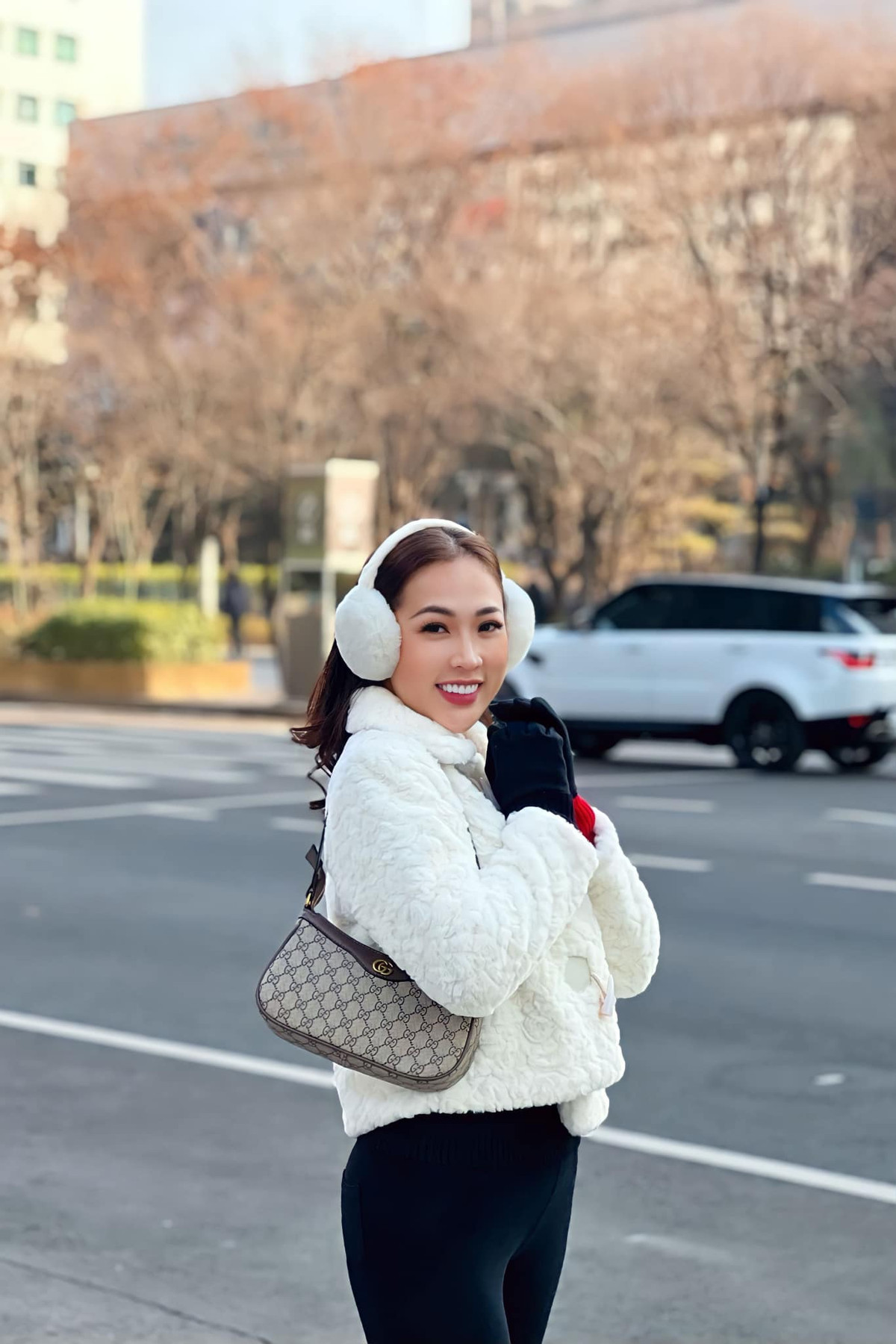 Vòng ba trái đào là chuẩn đẹp mà rất nhiều phụ nữ muốn có. Ngoài tạng người thì vòng ba đẹp cần có độ săn chắc, tròn đầy và có sự cân đối với vòng hông, cân đối với toàn bộ cơ thể.