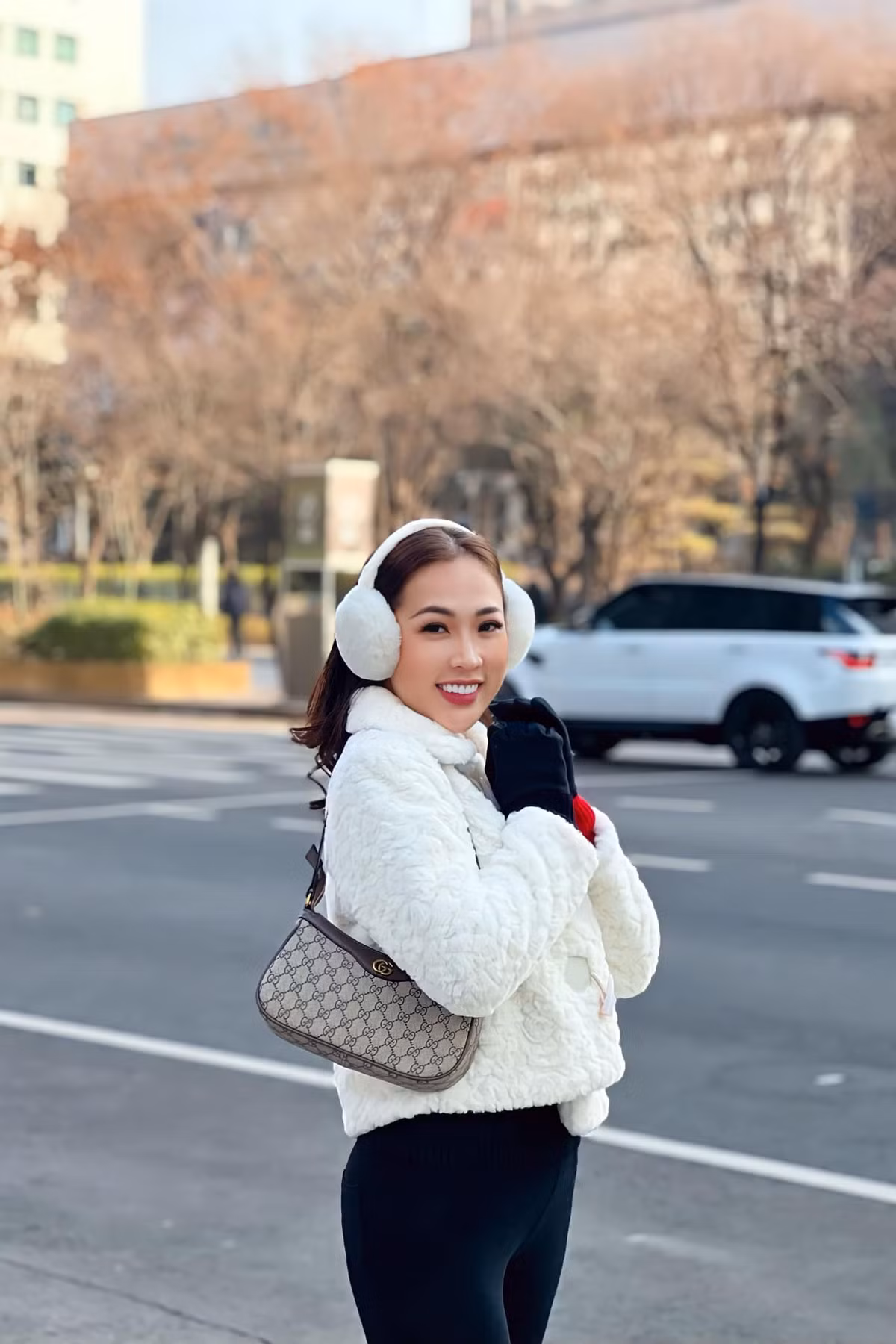 Vòng ba trái đào là chuẩn đẹp mà rất nhiều phụ nữ muốn có. Ngoài tạng người thì vòng ba đẹp cần có độ săn chắc, tròn đầy và có sự cân đối với vòng hông, cân đối với toàn bộ cơ thể.