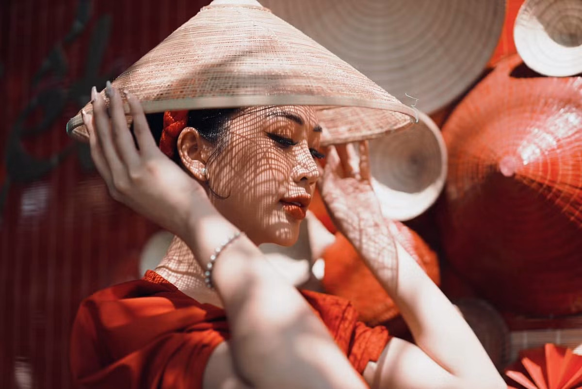 Với những bài tập độ vòng ba không cần dụng cụ như chạy bộ, đạp xe, leo thang bộ, bơi ếch... Hoặc bạn có thể tham khảo các bài tập tại nhà như squat, plank, đá chân sau hoặc đá chân ngang.