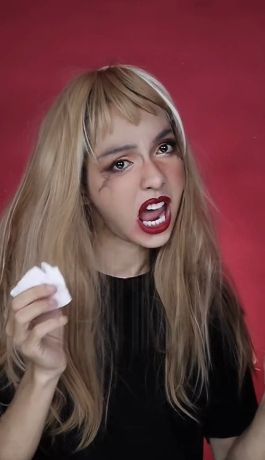 Đặc biệt, sau thời gian tân trang diện mạo, hiện tượng mạng gốc Trà Vinh nhận nhiều lời khen cho vẻ đẹp ngày càng nữ tính.