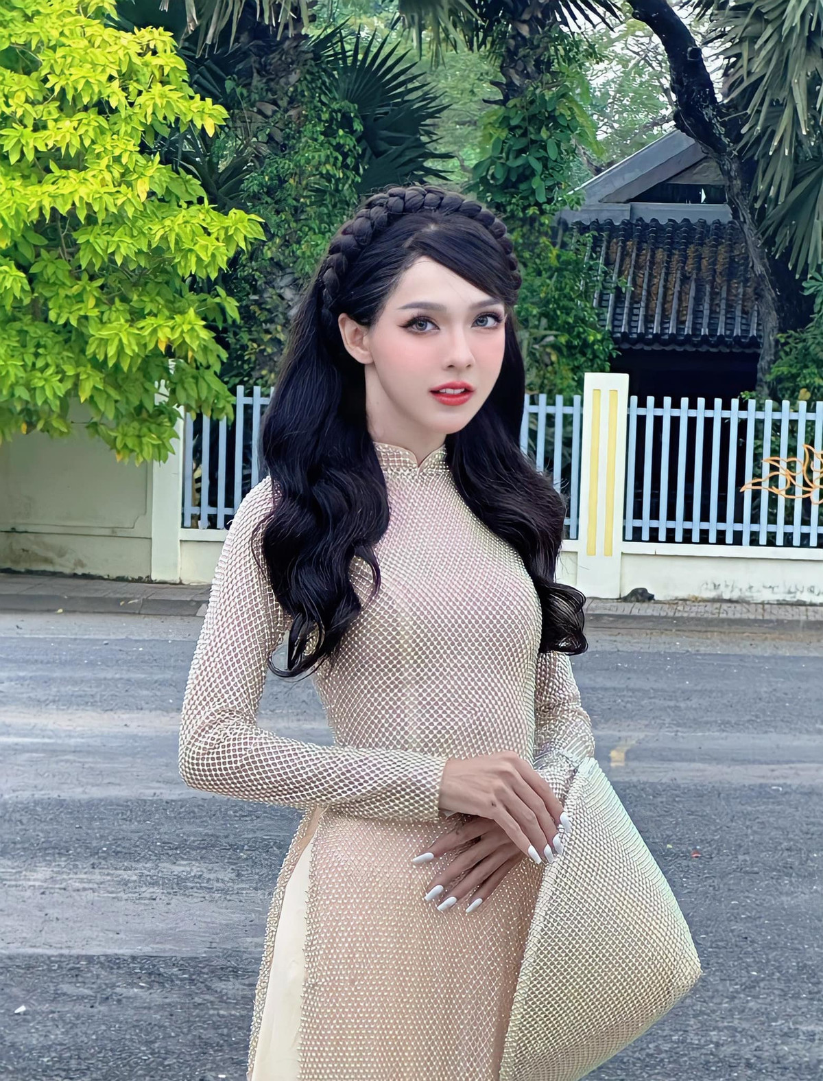 Xuất thân là một hot TikToker, Võ Thành Ý (má Cám) nhận được đông đảo sự quan tâm của công chúng khi quyết định tham gia đấu trường nhan sắc Miss International Queen 2023 (MIQVN).