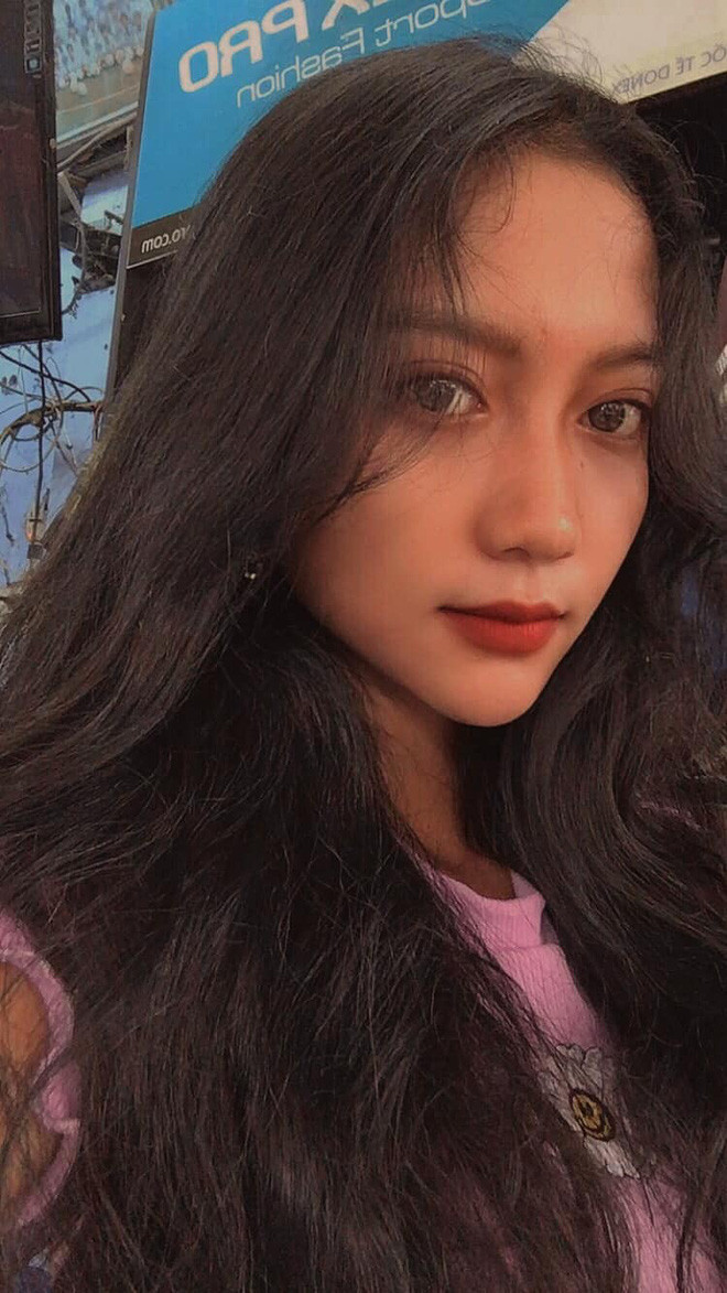 Hiện tại, Kim Nương đang làm nhân viên bán hàng cho một cửa hàng đồ thể thao ở thành phố Trà Vinh.