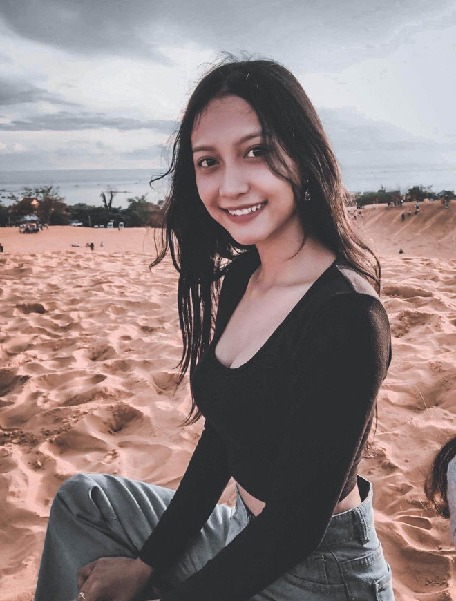 Bởi vậy mà ở phía dưới những clip Nương đăng tải, hàng loạt bình luận khen ngợi và khuyên cô nàng nên đi thi Hoa hậu.