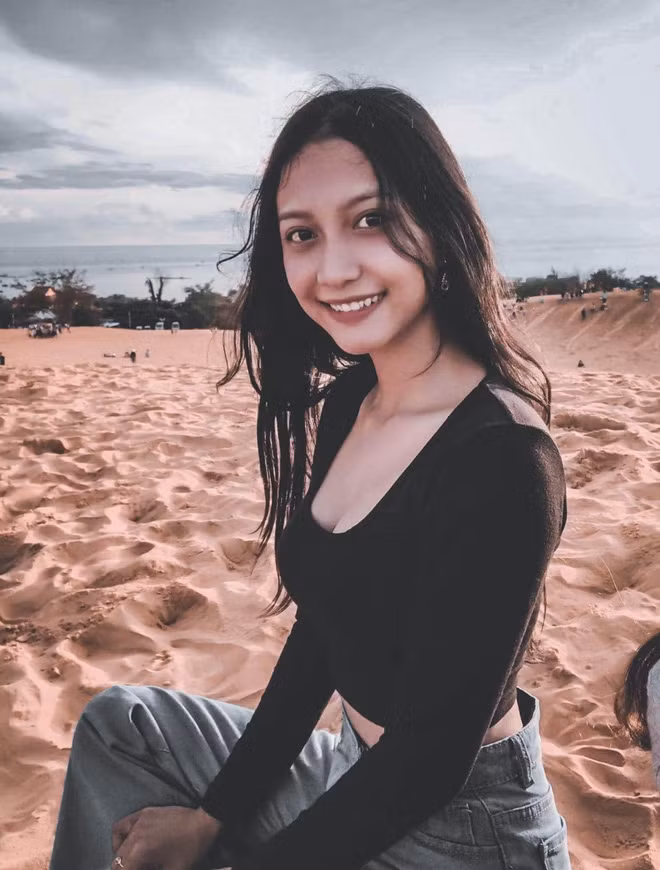 Bởi vậy mà ở phía dưới những clip Nương đăng tải, hàng loạt bình luận khen ngợi và khuyên cô nàng nên đi thi Hoa hậu.