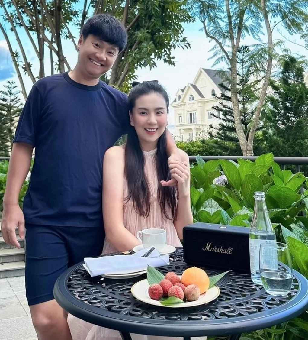 Mai Ngọc tiết lộ thêm vì mối quan hệ của cả 2 không có con chung, không có tài sản chung và không có bất cứ thứ gì chung nên mọi thứ diễn ra khá nhẹ nhàng.