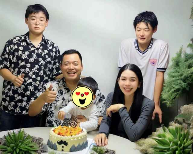 Đến cuối tháng 8, sau rất nhiều nỗ lực, Hằng Du Mục đã ly hôn thành công. Cô được quyền nhận nuôi cả 4 người con, bao gồm cả 2 con riêng của chồng. Tuy nhiên, nữ TikToker cũng tâm sự cái giá cô phải trả quá lớn khi chấp nhận ra đi tay trắng.