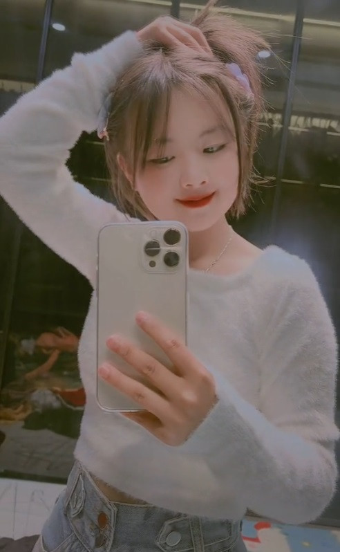 Tuy nhiên, đơn vị nhận Phúng Phính Hà Giang là người mẫu độc quyền vốn có nhiều scandal không tốt về mặt chất lượng sản phẩm, do đó cũng không ít người lo sợ rằng em cũng sẽ bị ảnh hưởng.