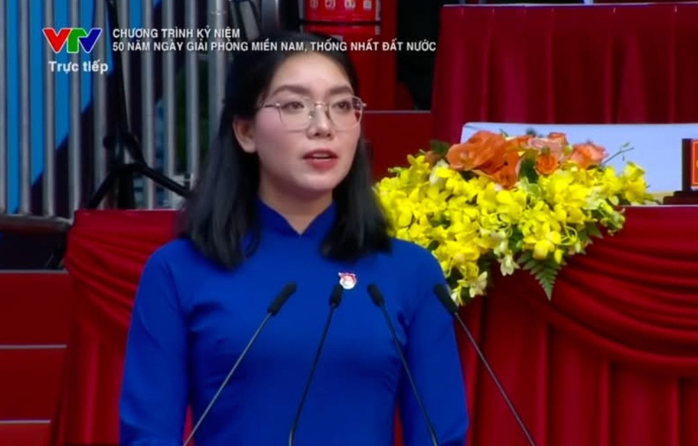 Xuất hiện trên sóng truyền hình với diện mạo xinh đẹp, vẻ ngoài tự tin, Mạnh Phương nhận nhiều lời khen từ cộng đồng mạng.