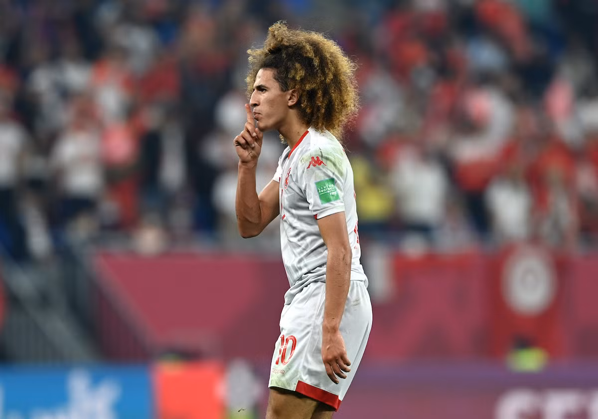 Trong đội hình của đội tuyển Tunisia, Hannibal Mejbri là cái tên nổi tiếng nhất nhưng chưa có gì đảm bảo tiền vệ này sẽ chắc suất đá chính. HLV Jalel Kadri vẫn còn trong tay một số cầu thủ khác giàu kinh nghiệm như Elyas Skhidri (Cologne) hay Aissa Laidouni (Ferencvaros).