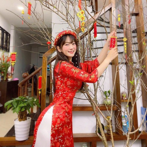 Nếu theo dõi trang cá nhân của Lê Bống, nhiều người phải thừa nhận rằng sau hàng loạt những thị phi, hot girl này đang dần chững chạc và mang đến hình ảnh trưởng thành hơn trong mắt khán giả.