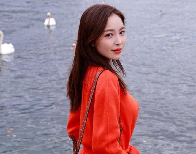 "Nữ thần billiards Trung Quốc" có nhiều sở thích giống mọi cô gái khác như đi du lịch, mua sắm và hội họp với bạn bè.