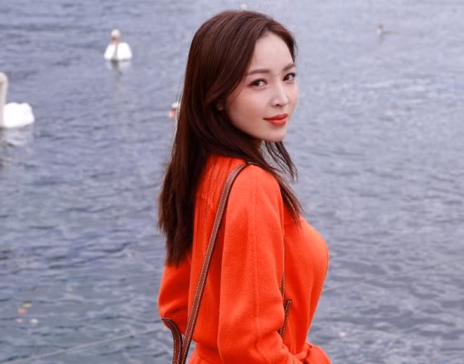 "Nữ thần billiards Trung Quốc" có nhiều sở thích giống mọi cô gái khác như đi du lịch, mua sắm và hội họp với bạn bè.