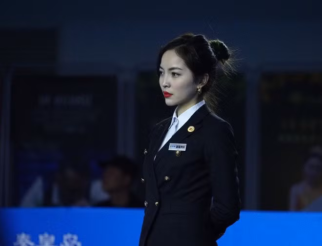 Wang Zhongyao là một nữ trọng tài bi-a người Trung Quốc đang rất nổi tiếng trong thời gian gần đây, sau khi được tờ Sina đăng tải loạt hình ảnh với tựa đề "Nữ trọng tài đẹp nhất Trung Quốc".