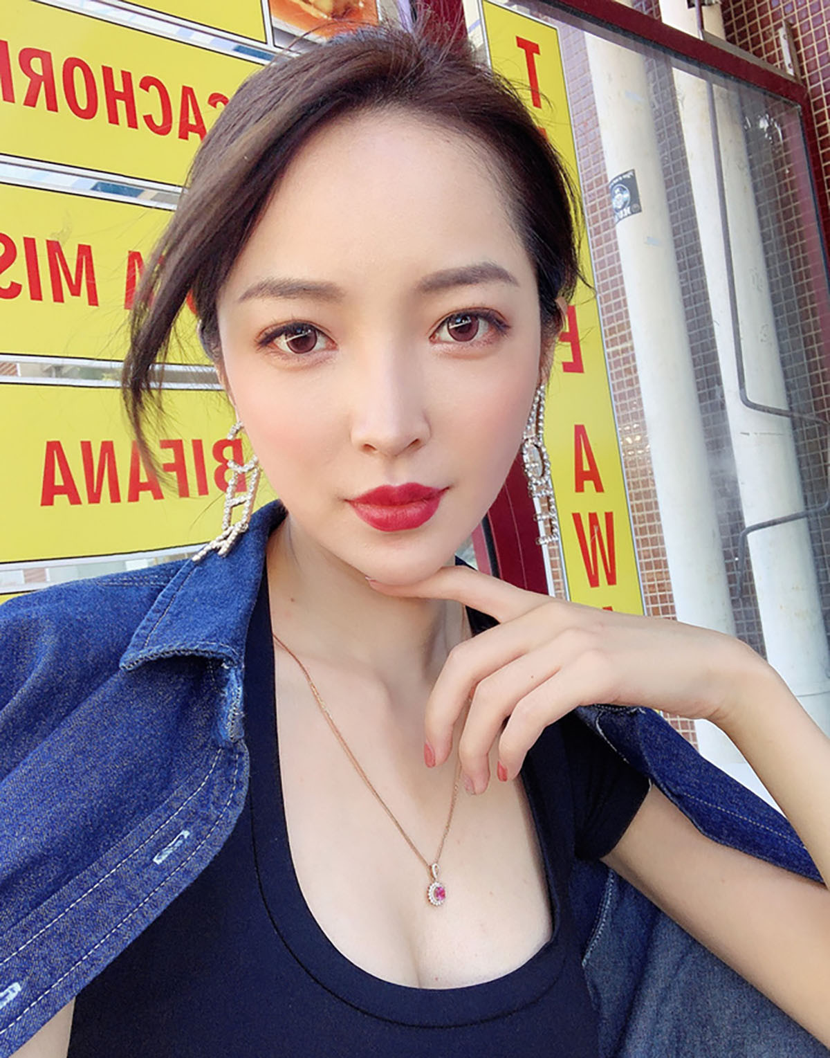 Những bức ảnh đời thường của Wang Zhongyao thu hút sự chú ý đặc biệt từ CĐM.