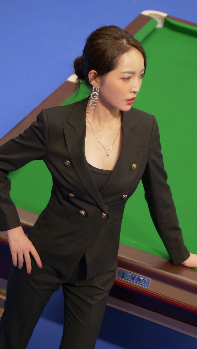 Với nhan sắc tựa thiên thần, nữ thần bi-a nhanh chóng trở nên nổi tiếng sau khi được lên đài truyền hình thể thao quốc gia Trung Quốc.