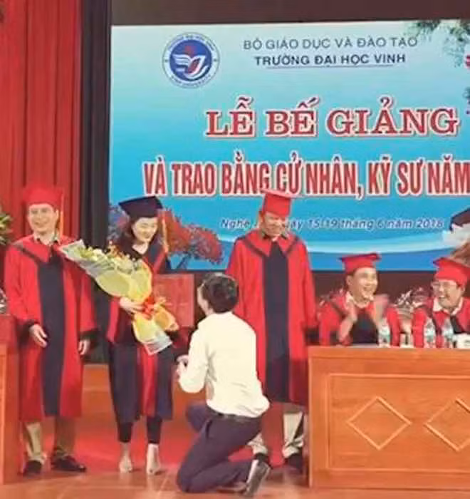 Lễ tốt nghiệp đại học vẫn luôn là một dịp vô cùng quan trọng đối với các sinh viên, là ngày đánh dấu một giai đoạn mới, bước chân vào thị trường lao động của các bạn trẻ.