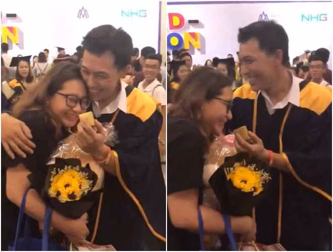 Đối với cô gái đang là sinh viên của một trường đại học tại Hà Nội càng thêm ý nghĩa và đặc biệt khi cô được bạn trai cầu hôn ngay trên sân khấu trao bằng tốt nghiệp.