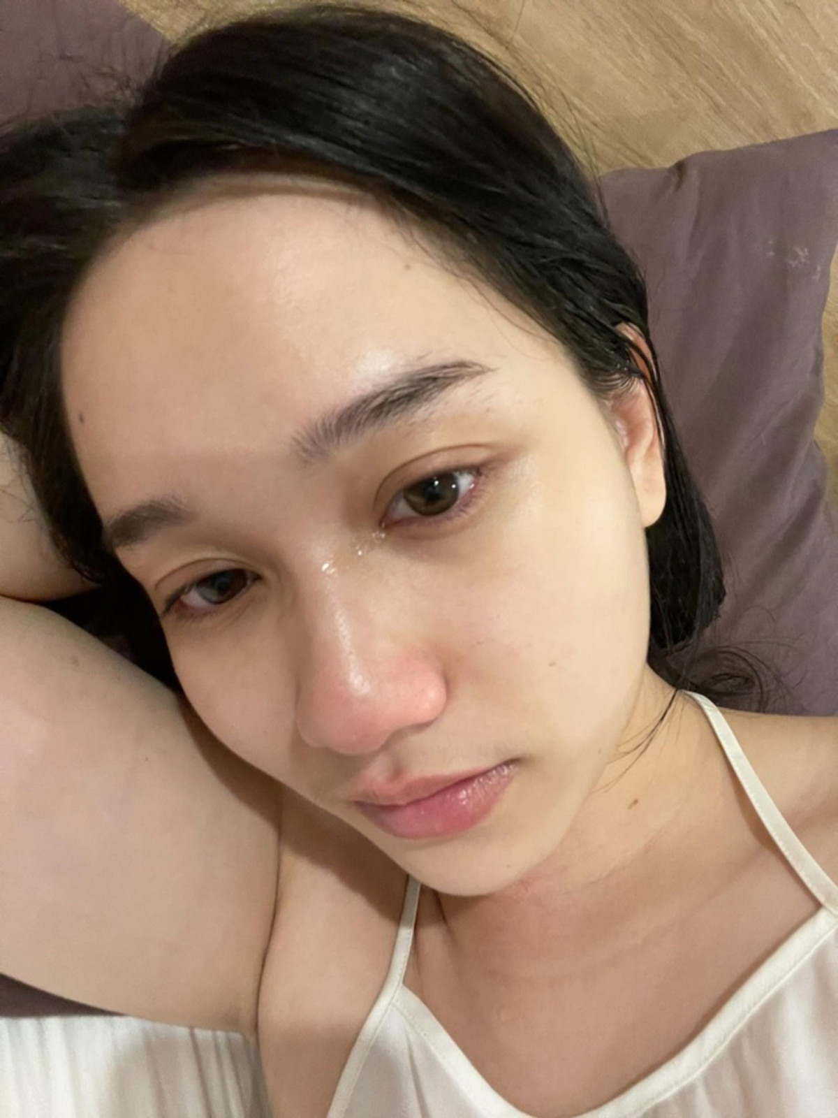 Những dòng tâm sự của Trúc Anh khiến nhiều người lo lắng cho tình trạng sức khoẻ của cô. Nhiều người cũng mong cộng đồng mạng không phán xét ngoại hình hiện tại của nữ diễn viên, thay vào đó nên động viên và cảm thông cho sức khoẻ của cô.