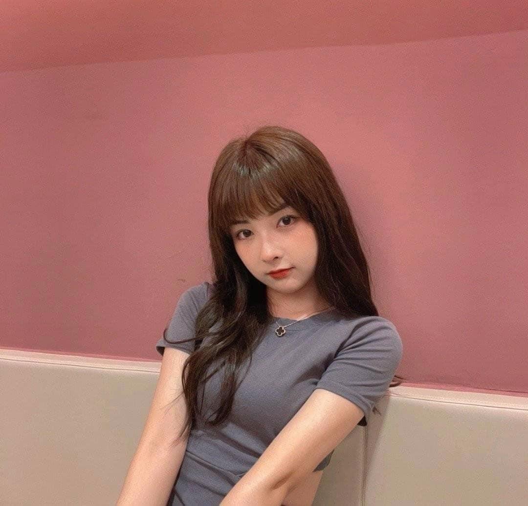 Sau khi chia tay với vị khách quen Phong Đại thúc, Đóa Nhi hoàn toàn tận hưởng cuộc sống độc thân.