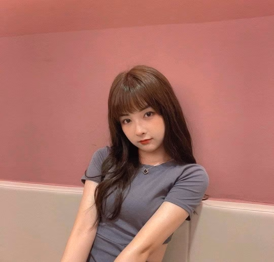 Sau khi chia tay với vị khách quen Phong Đại thúc, Đóa Nhi hoàn toàn tận hưởng cuộc sống độc thân.