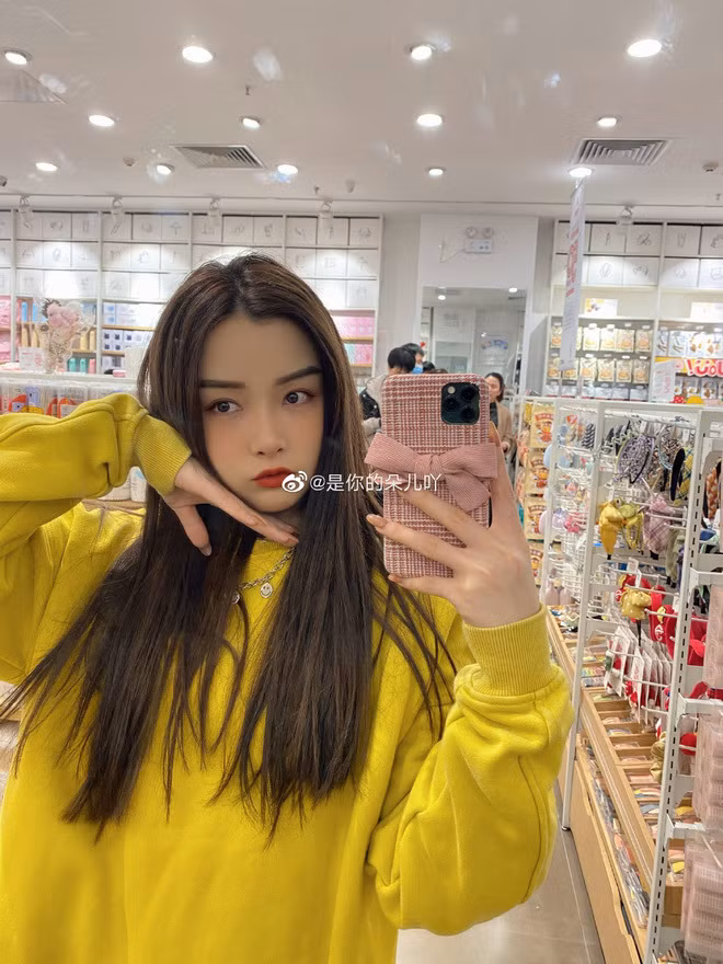 Song, có một thời gian Đóa Nhi vướng tin đồn đã kết hôn và sinh con.