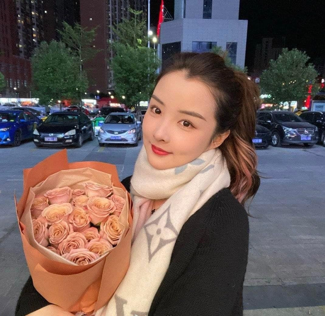 Không còn gắn liền với mái tóc ngắn như trước đây, Đóa Nhi thử sức với nhiều phong cách và sở hữu ngoại hình trưởng thành, quyến rũ hơn.