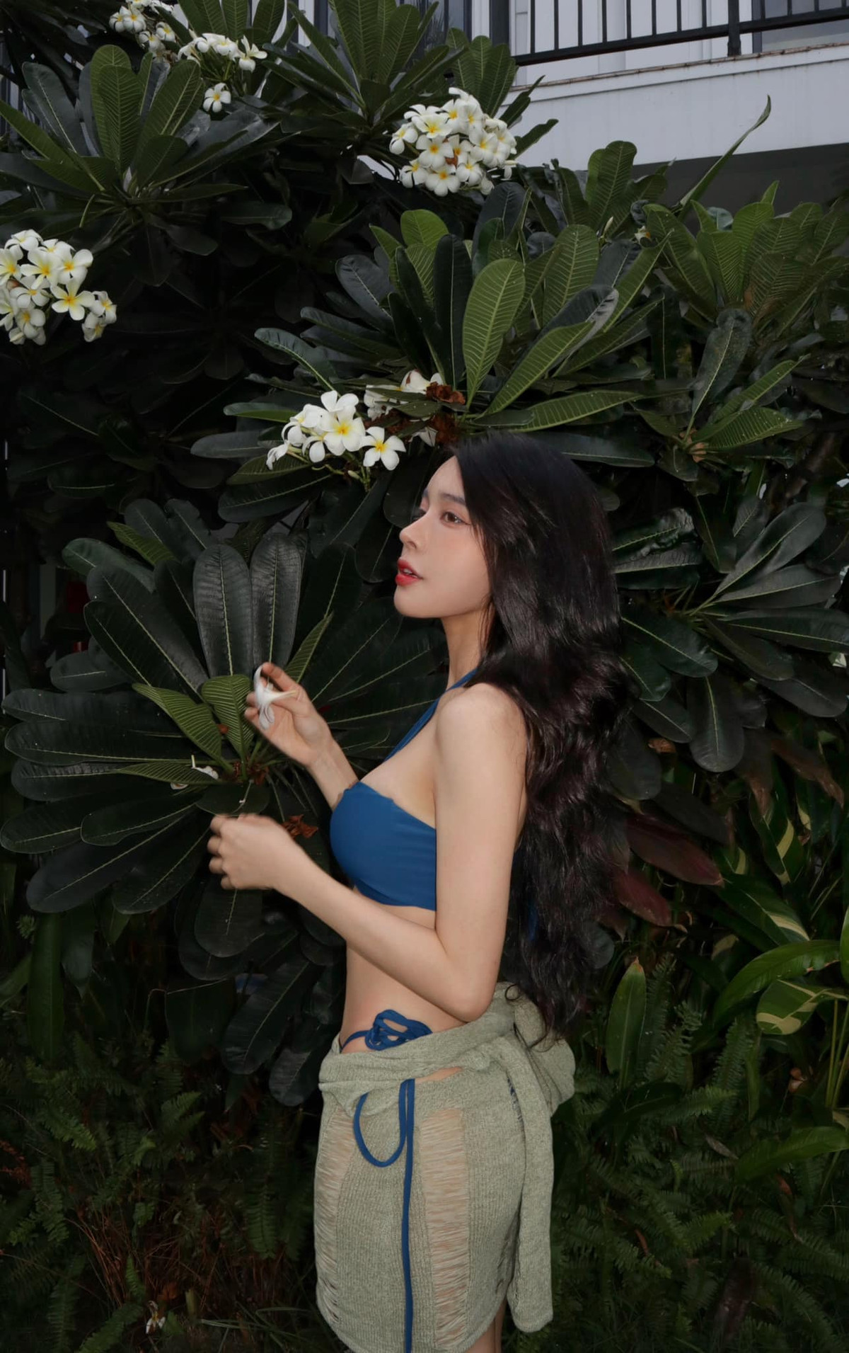 Hình thể gợi cảm của Bích Hạnh nhận về nhiều khen ngợi từ phía công chúng.