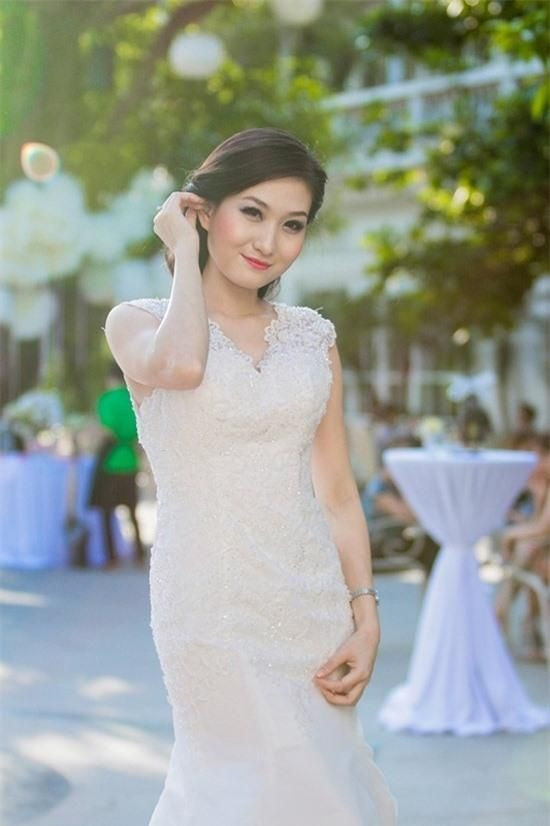 Sa Tế tên thật là Ngô Thanh Huyền và được khán giả biết đến qua những vai diễn ấn tượng như “Có lẽ bởi vì yêu”, “Nhà có nhiều cửa sổ 2″… Đặc biệt là vai Bích cô nàng đanh đá chua ngao trong“Nhật kí Vàng Anh” phần 1.