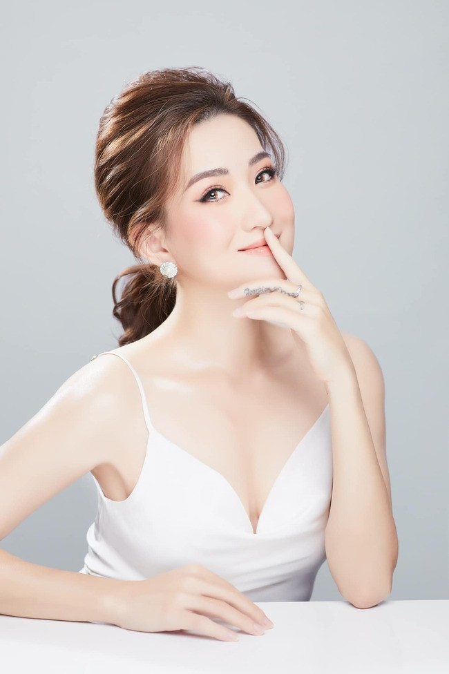 Bên cạnh diễn xuất và MC nữ MC còn rất đa tài như ca nhảy hip hop và múa bụng.