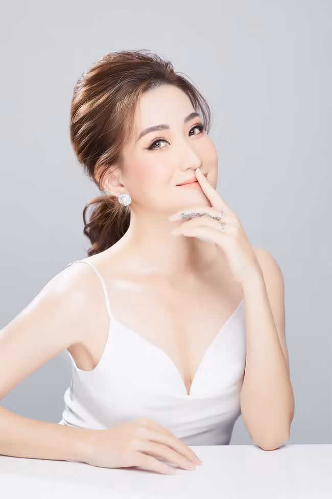 Bên cạnh diễn xuất và MC nữ MC còn rất đa tài như ca nhảy hip hop và múa bụng.