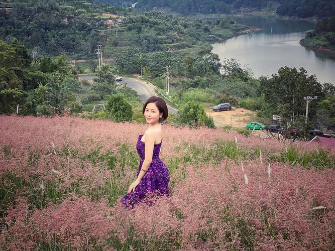 Sau đó, danh tính của vị đại gia đưa đón Trâm Anh bằng xe 13 tỷ cũng được các "thám tử mạng" nhanh chóng tìm ra.