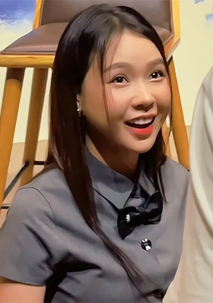 Chưa hết, người đẹp hài hước tự nhận là "Bé Mập" và than thở: "Mập nên nhìn ú nu".