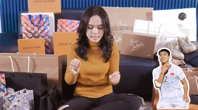 Tháng 2/2019, Quỳnh Anh và Duy Mạnh chính thức về chung một nhà sau thời gian dài yêu nhau mặn nồng. Ít lâu sau, "cặp đôi vàng của làng bóng đá" này tiếp tục báo tin vui cho NHM khi mang thai quý tử.