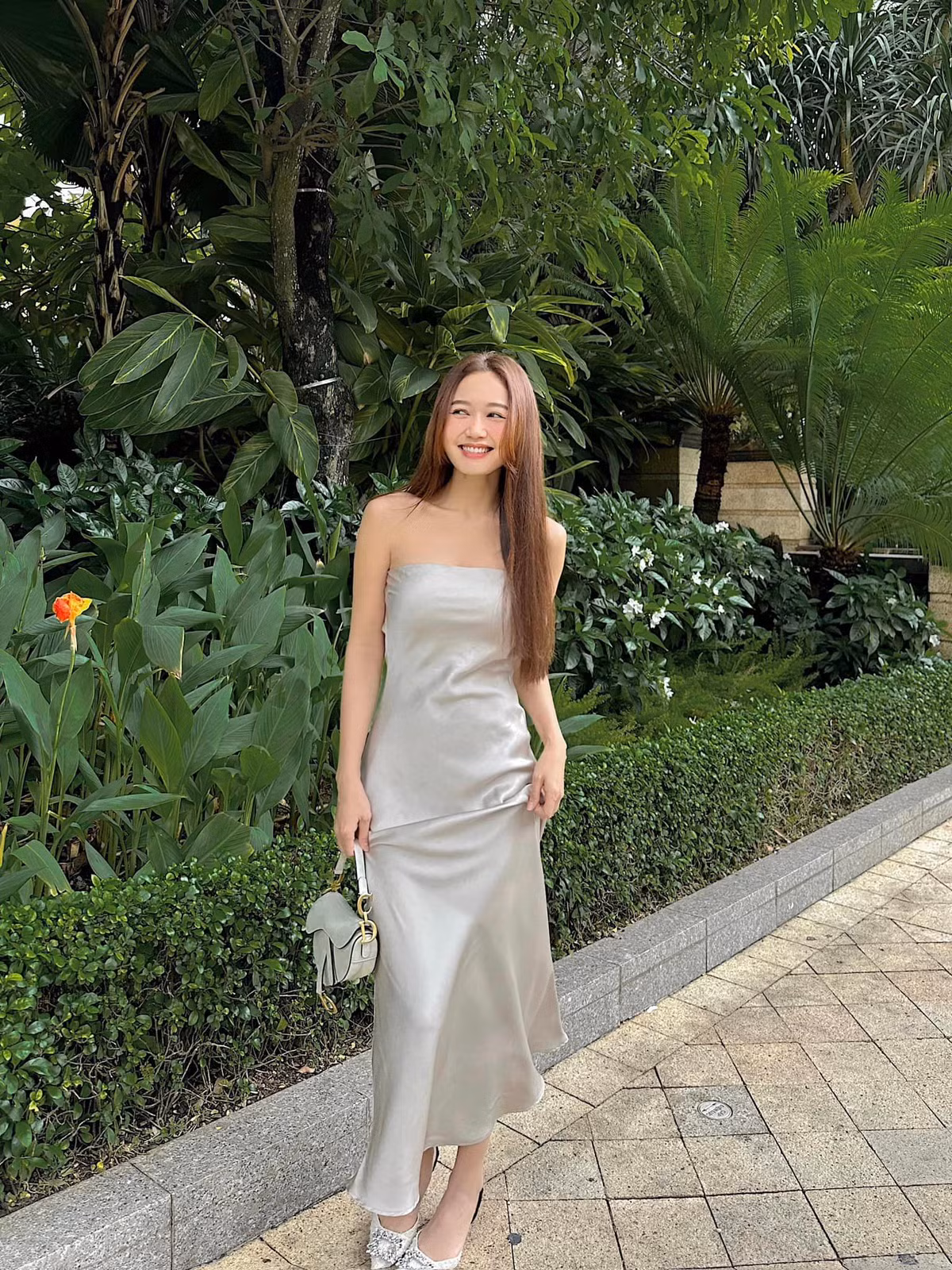 Trong một số khoảnh khắc, cô nàng cũng gợi cảm và quyến rũ muôn phần. Sự gợi cảm vừa đủ ở Nhung Gumino dễ gây thiện cảm với nhiều người.