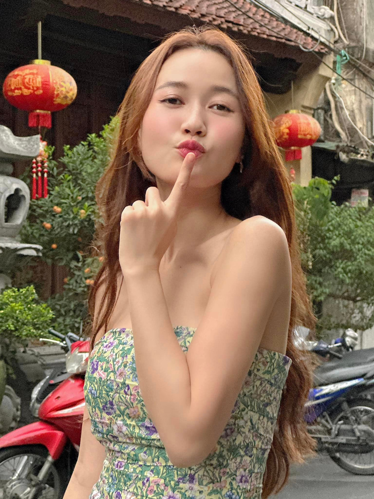 Nhung Guminho được biết đến lần đầu tiên khi tham gia vào series hài Phở Đặc Biệt.