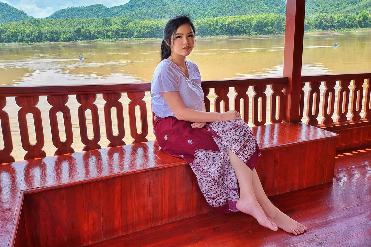 Vốn mang hai dòng máu Thái - Lào, đồng thời được truyền cảm hứng từ “Madam Pang” Nualphan Lamsam, Madam Bo cố gắng thúc đẩy mối quan hệ thể thao giữa hai nước bằng các trận giao hữu với Chonburi FC hay Buriram United.