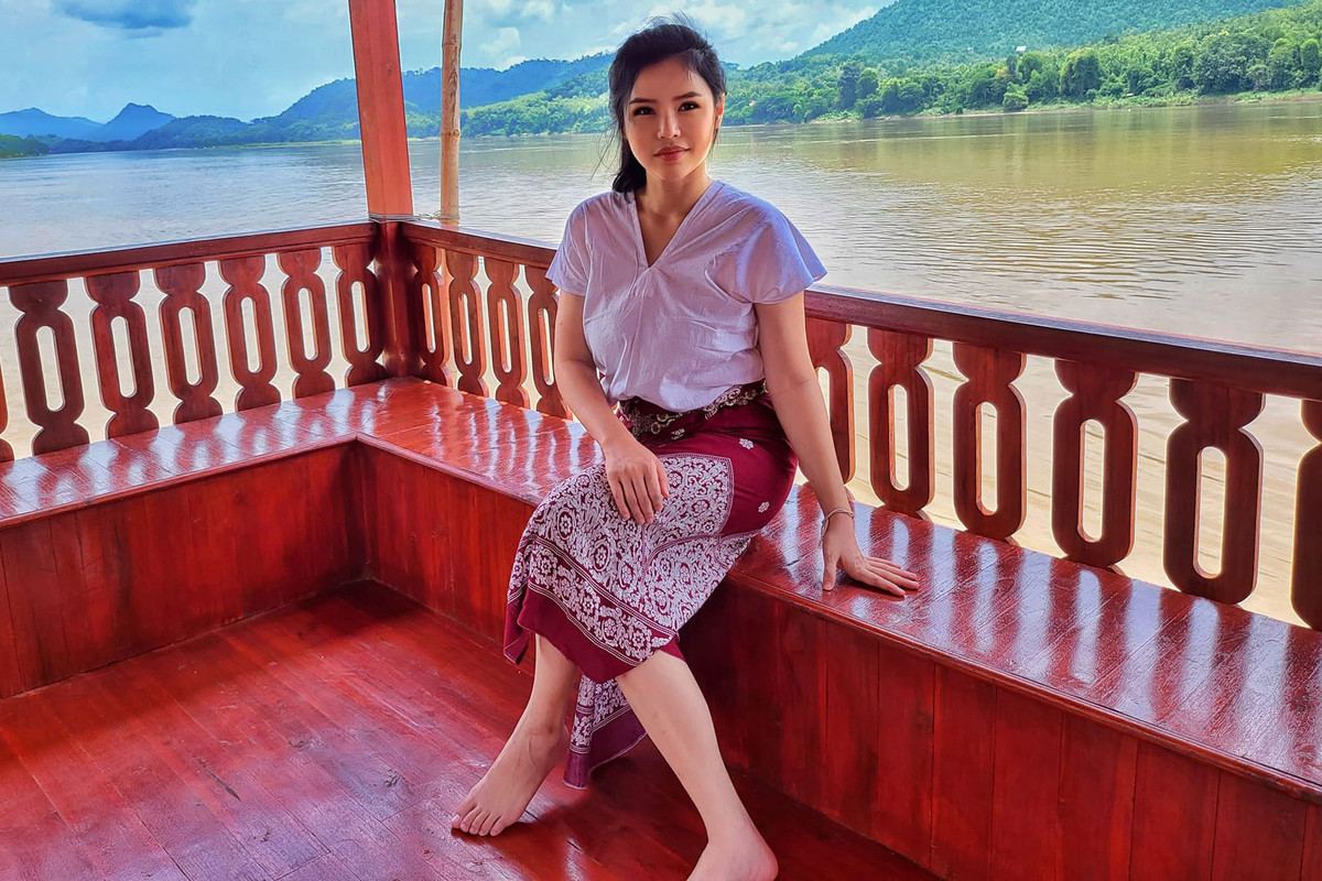 Tại giải U23 Đông Nam Á tại Campuchia hồi đầu năm, khi Lào vào bán kết gặp Thái Lan, nữ đại gia này tuyên bố thưởng 40 triệu Kíp nếu các chàng trai trẻ của Lào giành chiến thắng.