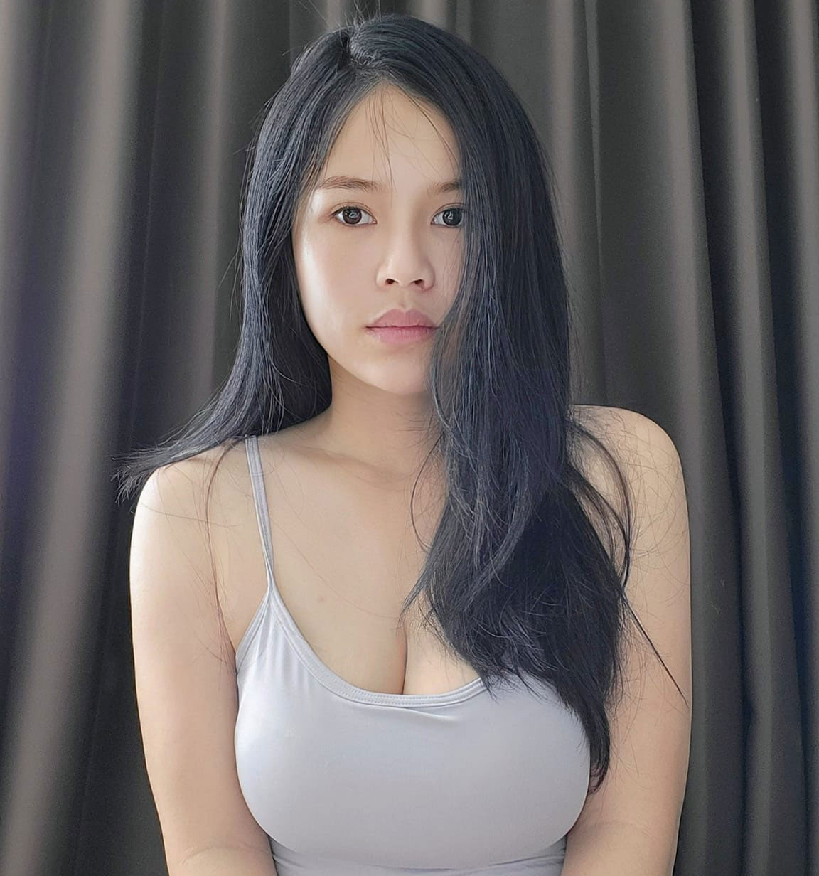 Madam Bo đang là chủ sở hữu công ty chuyên kinh doanh bất động sản, xây dựng và cho thuê các tòa nhà, sân golf…