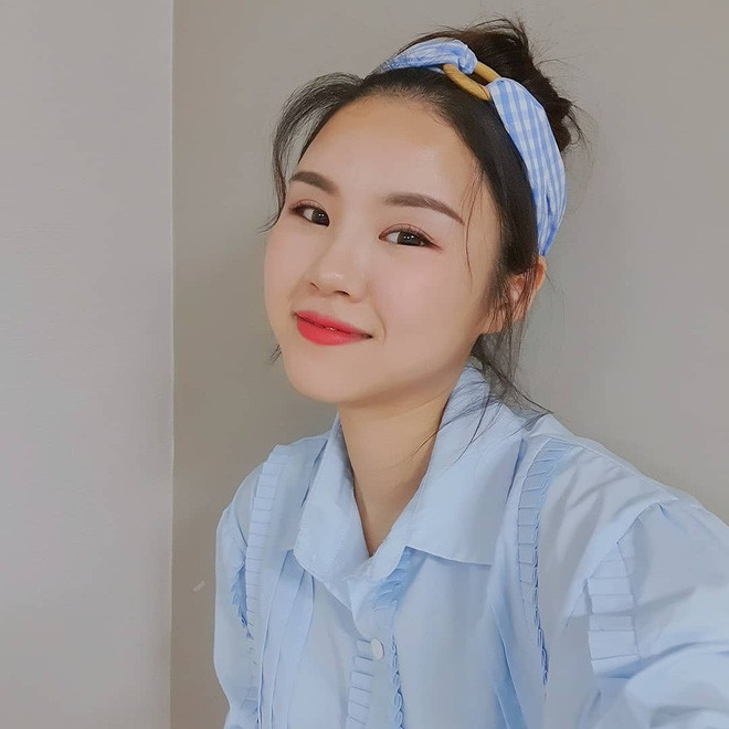 Mới đây, nữ Youtuber Kim Hyeri làm clip giải thích 7 lý do không muốn hẹn hò. Cụ thể, cô đưa ra lý do: Quá thích việc ở nhà, không muốn lãng phí cảm xúc, không quan tâm đến người khác, tính cách độc lập, không biết phải nói chuyện gì với con trai, không cô đơn và rất hạnh phúc dù chỉ có một mình.