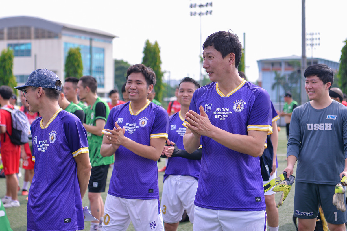 Nhân kỷ niệm Ngày Báo chí Cách mạng Việt Nam, các phóng viên thể thao tại Hà Nội tổ chức giải giao hữu bóng đá 7 người thường niên vào chiều ngày 17/6. Đáng chú ý, ông Kim Sang Sik – HLV trưởng Đội tuyển Việt Nam cũng là khách mời đặc biệt của giải đấu năm nay.