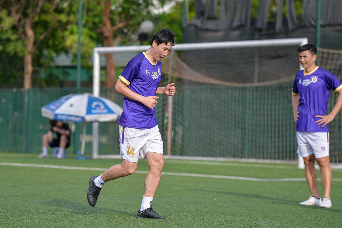 Dẫu vậy, nhà cầm quân người Hàn Quốc cùng các trợ lý của mình cũng đã có những kỷ niệm đáng nhớ và ít nhiều “ghi điểm” với giới truyền thông bằng sự thân thiện, nhiệt tình của mình.