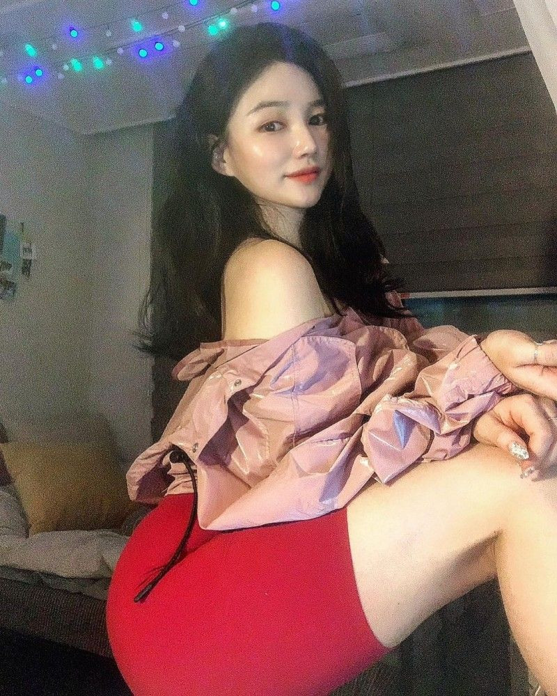 Nhưng Ness vẫn kiên trì luyện tập đều đặn mỗi ngày một chút. Nhờ vậy, không chỉ sức khỏe tốt hơn mà vóc dáng của cô cũng thay đổi, săn chắc, quyến rũ và đầy sức sống.