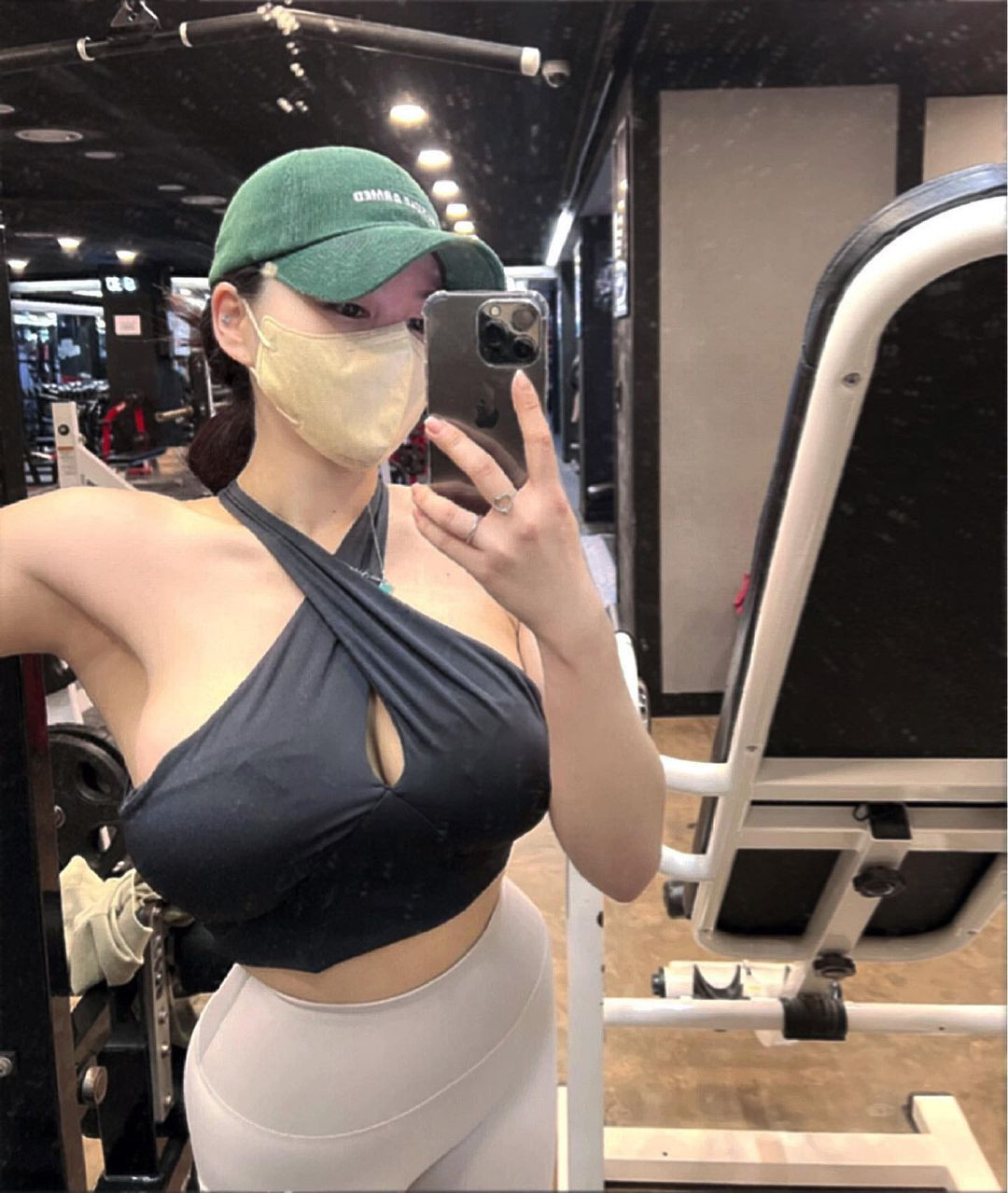 Hot girl Hàn Quốc nhận được nhiều lời khen của cư dân mạng cho thân hình quyến rũ. Đây là kết quả của việc rèn luyện chăm chỉ, xây dựng thành thói quen của Ness.