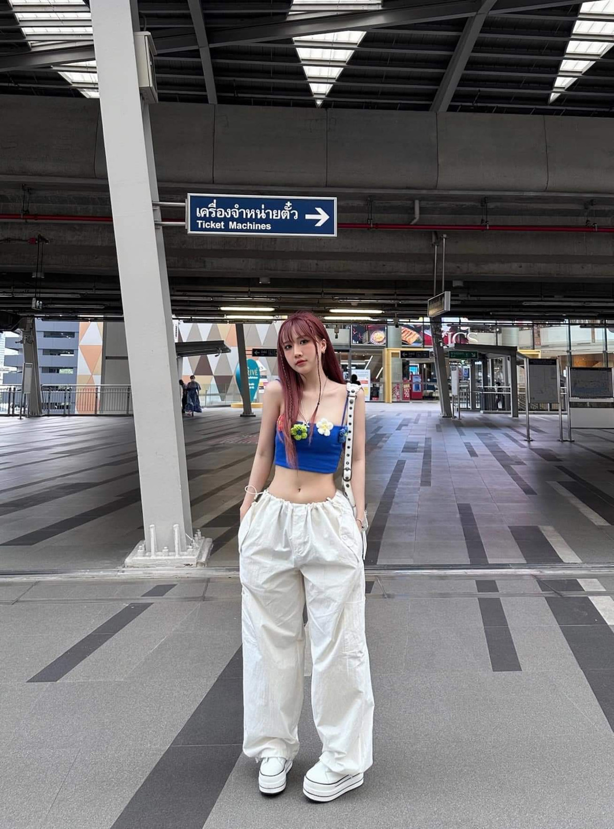 Linh Hương sở hữu sắc vóc nuột nà và làn da trắng như bông bưởi. Cũng chính bởi vậy, cô là một trong những hot girl hễ xuất hiện là gây chú ý.