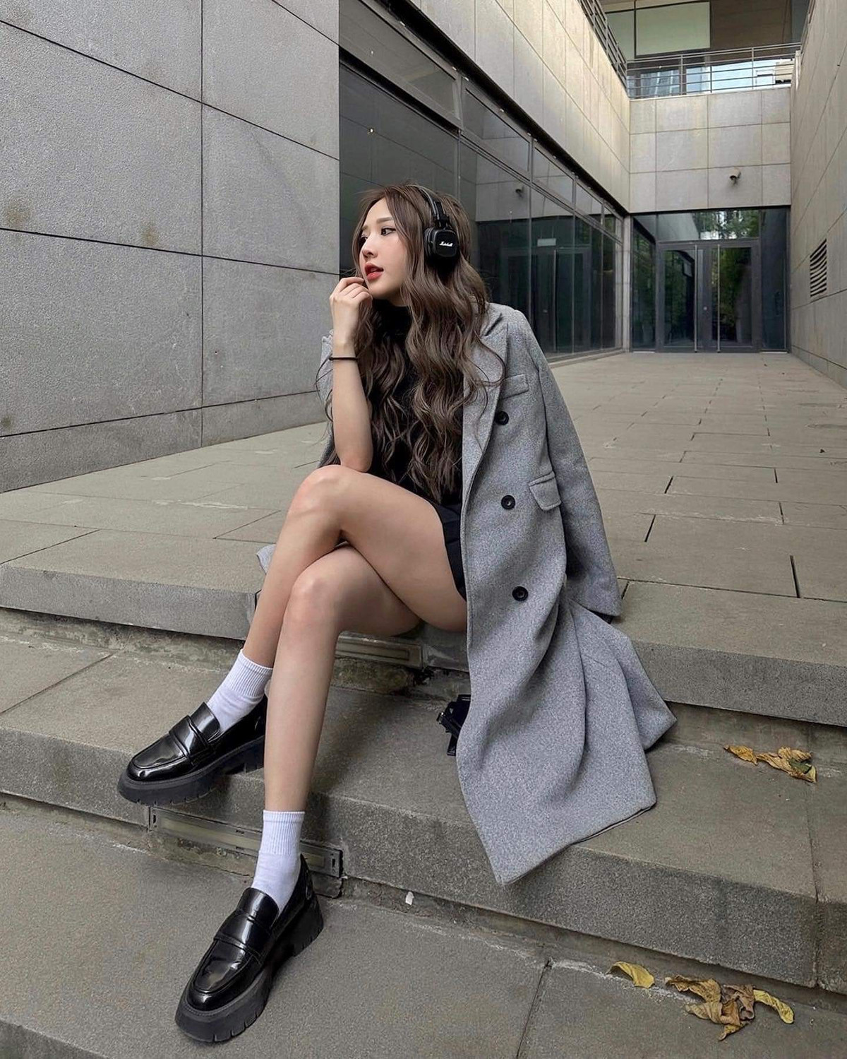 Linh Hương xinh xắn và kẹo ngọt ngày nào giờ đây sắc sảo, gợi cảm, không kém phần cá tính.